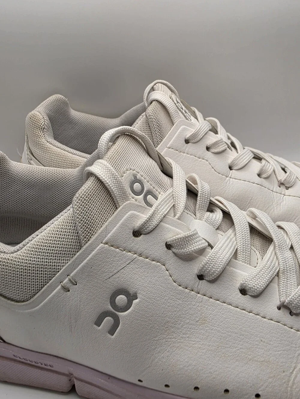 On THE ROGER Centre Court Sneakers — Women's US 11 / White + Lilac